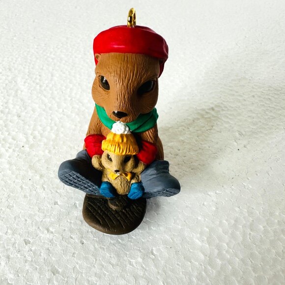 VTG 1992 Hallmark Toboggan Tail Keepsake Ornament Beaver & Baby Sledding Fun - Picture 4 of 13